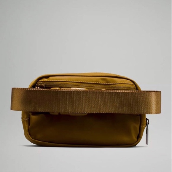 NWT Lululemon Everywhere Belt Bag - Picture 2 of 7